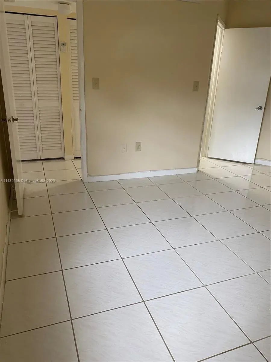 9441 Fontainebleau Blvd # 114, Miami FL 33172