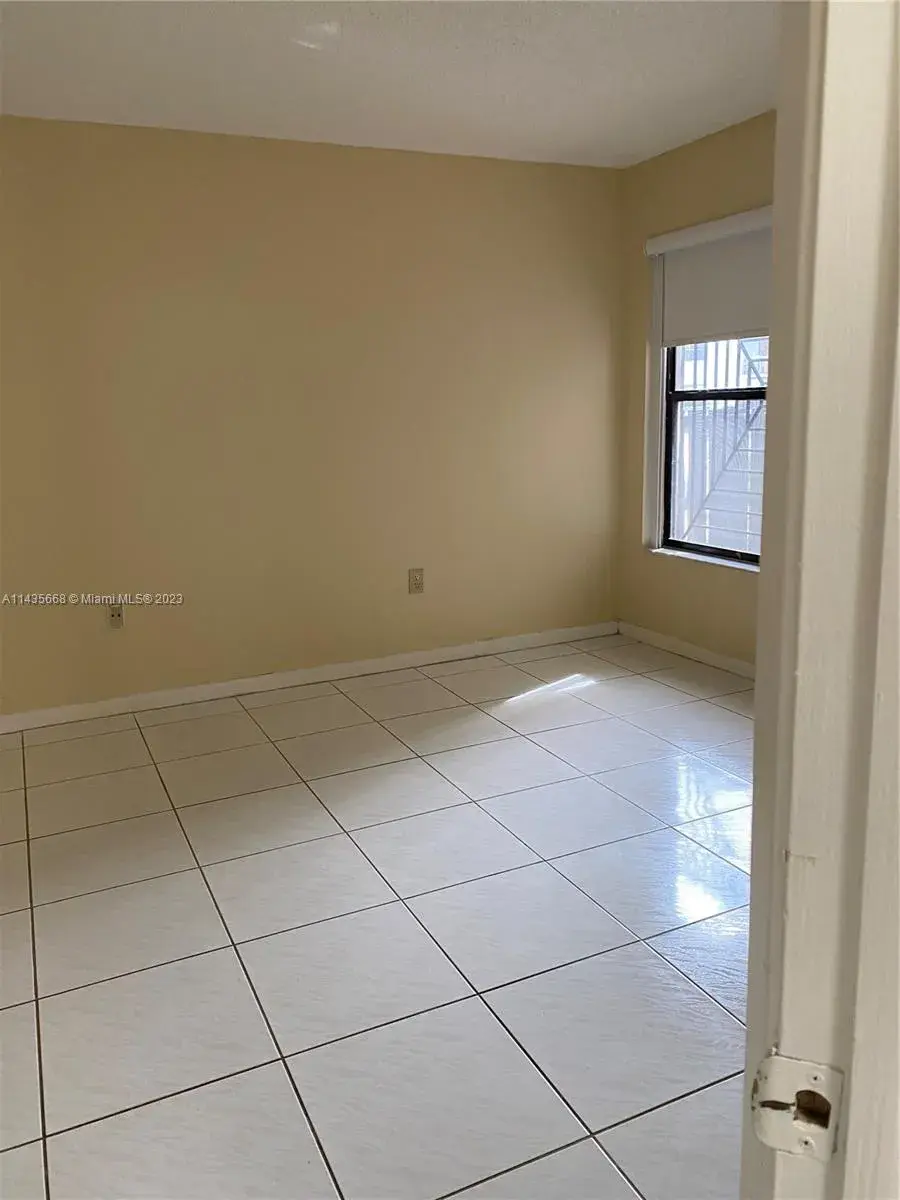 9441 Fontainebleau Blvd # 114, Miami FL 33172
