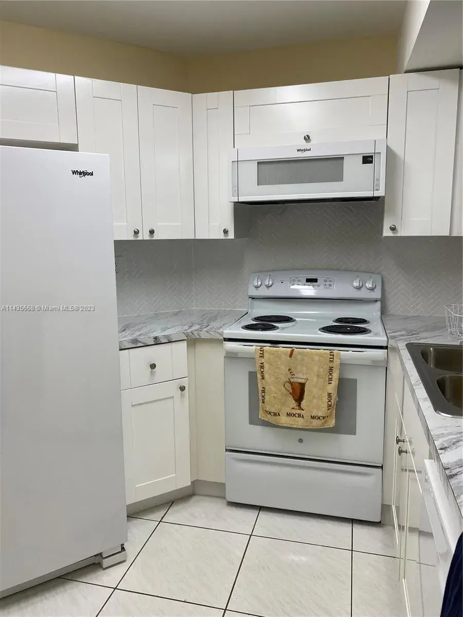 9441 Fontainebleau Blvd # 114, Miami FL 33172