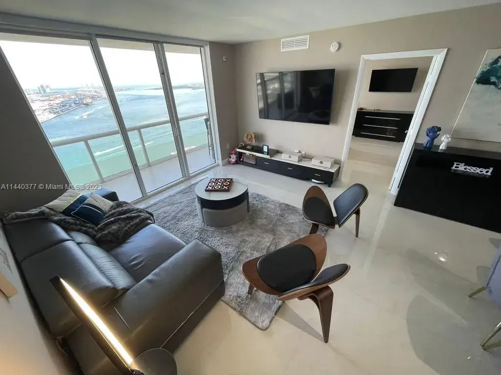 50 Biscayne Blvd # 4208, Miami FL 33132