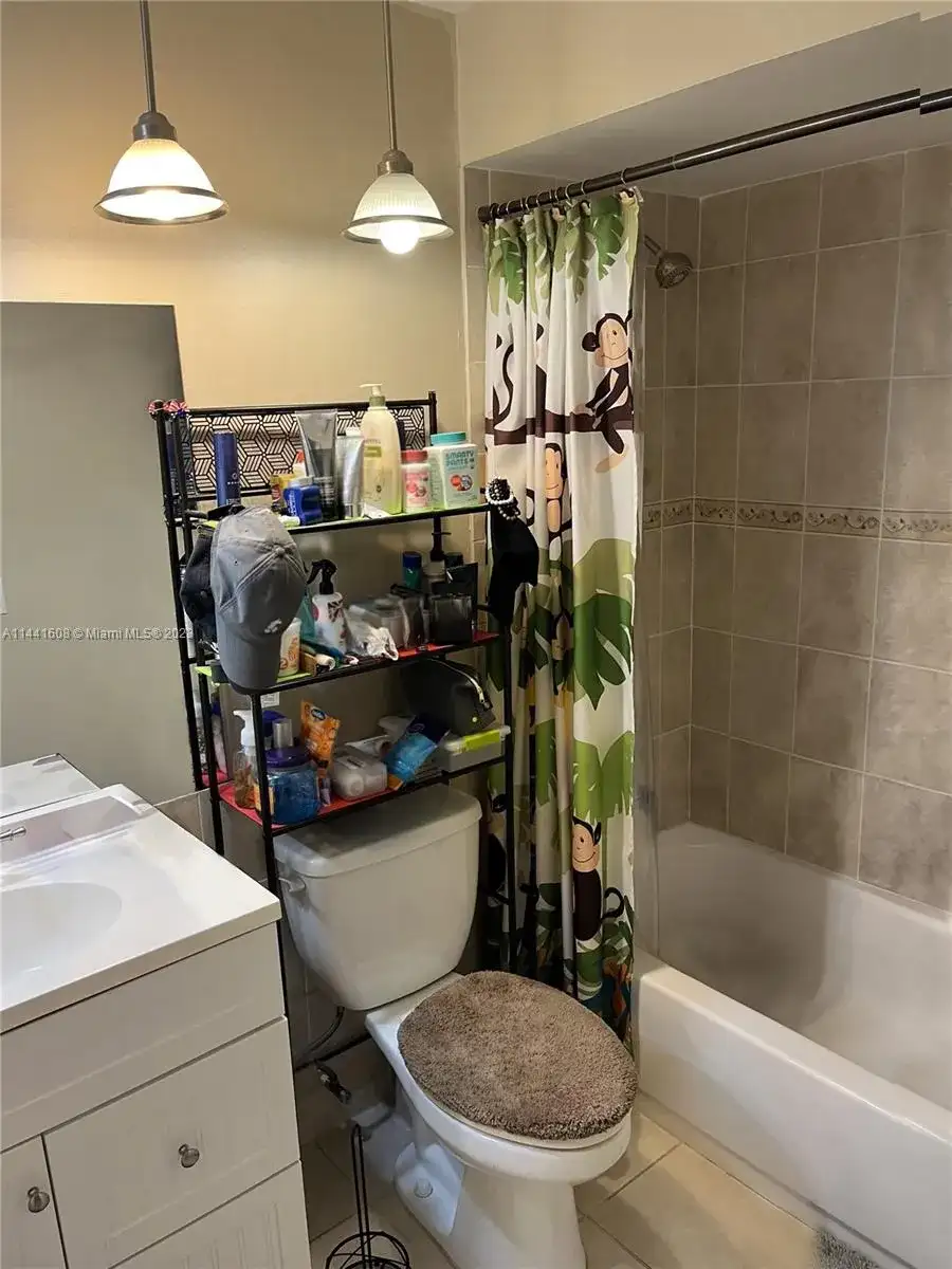 6547 NW 170th Ter, Hialeah FL 33015 photo 4