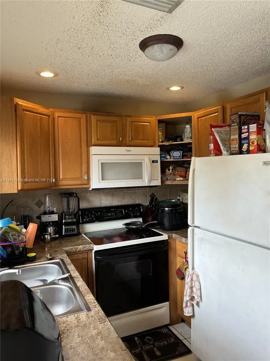 6547 NW 170th Ter, Hialeah FL 33015 photo 5