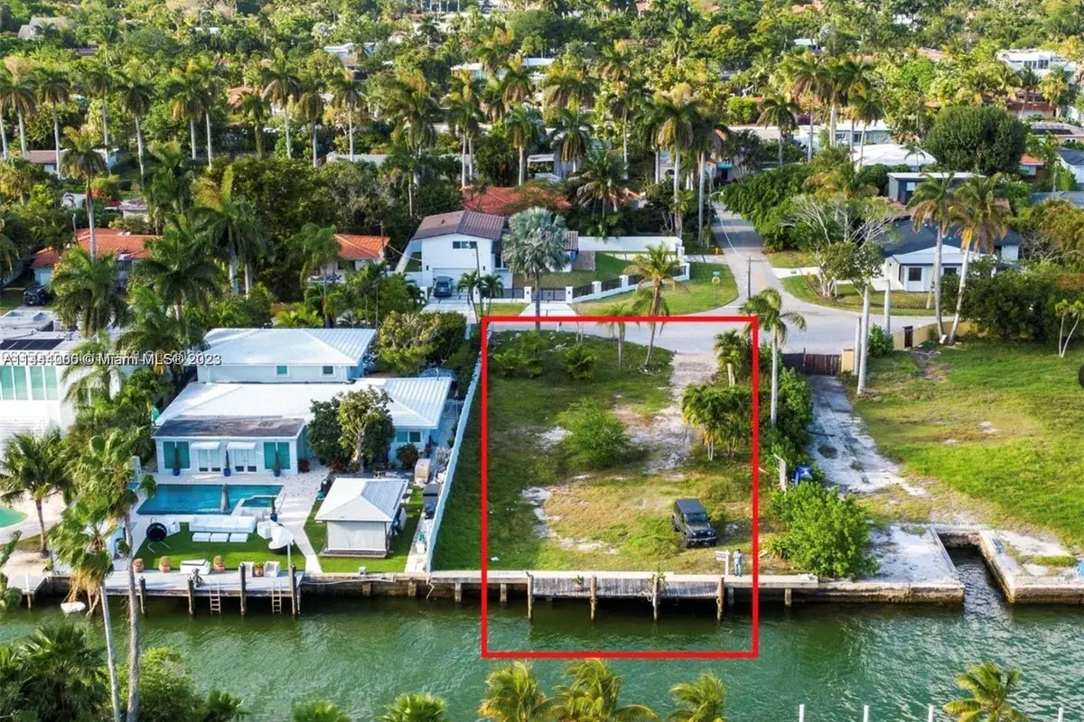 1110 NE 84th St, Miami FL 33138