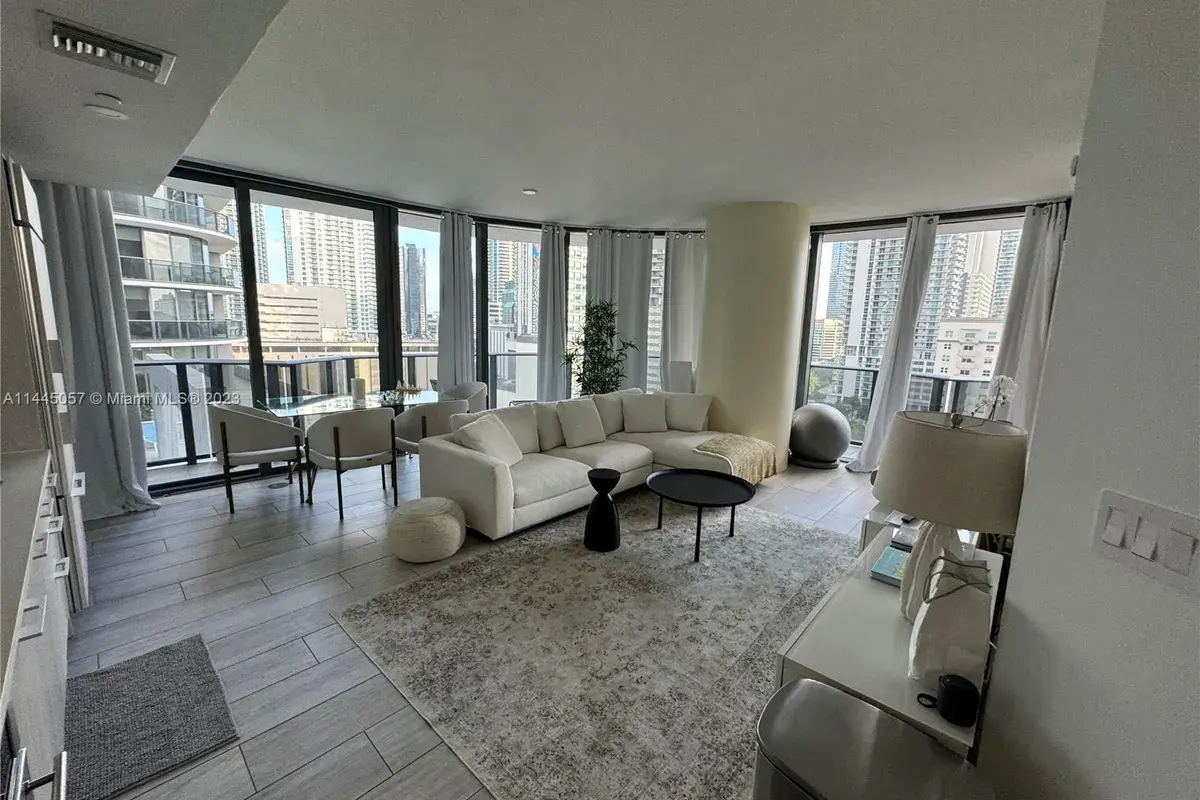 55 SW 9th St # 1003, Miami FL 33130
