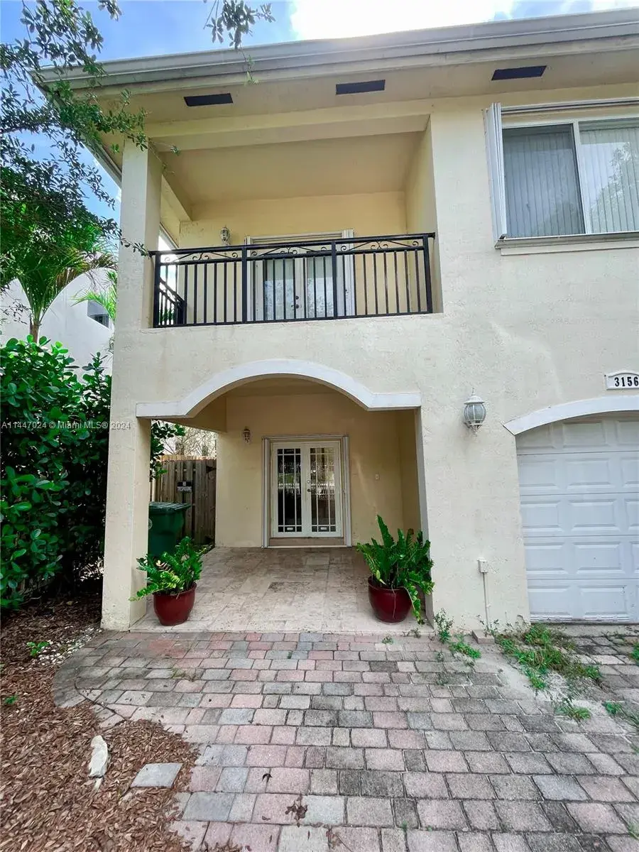 3156 Plaza St, Miami FL 33133