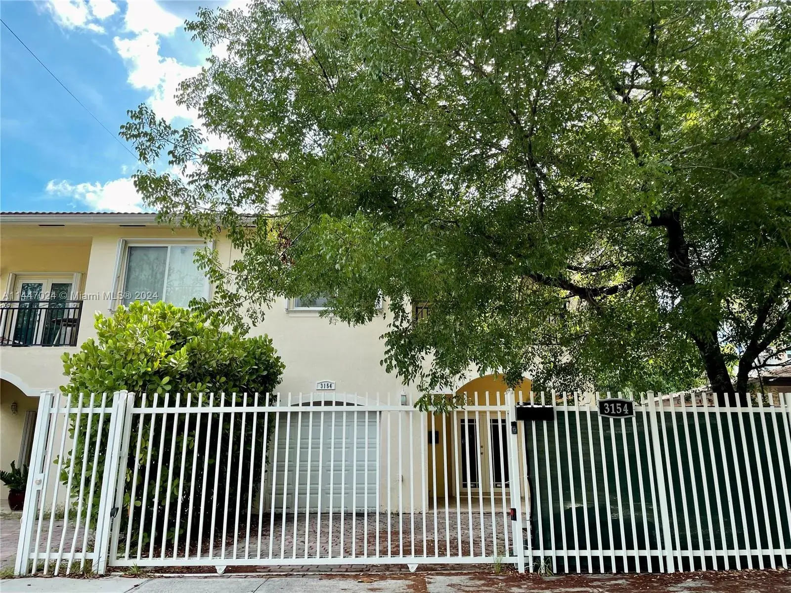 3156 Plaza St, Miami FL 33133