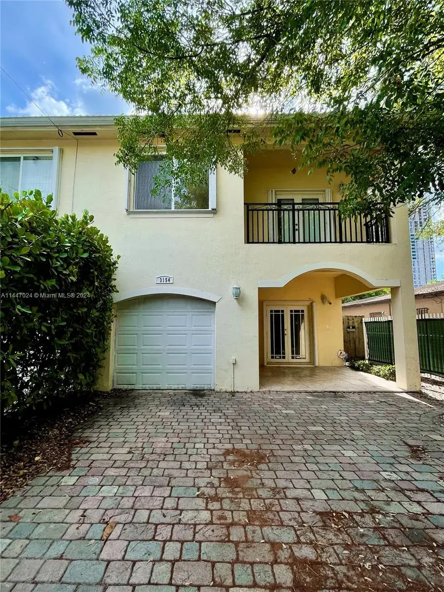 3156 Plaza St, Miami FL 33133