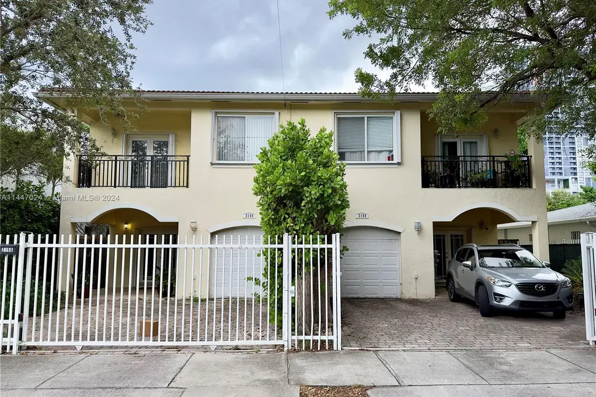 3156 Plaza St, Miami FL 33133