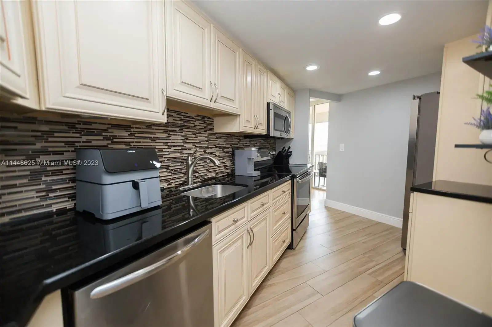 6911 Environ Blvd # 5L, Lauderhill FL 33319 photo 2