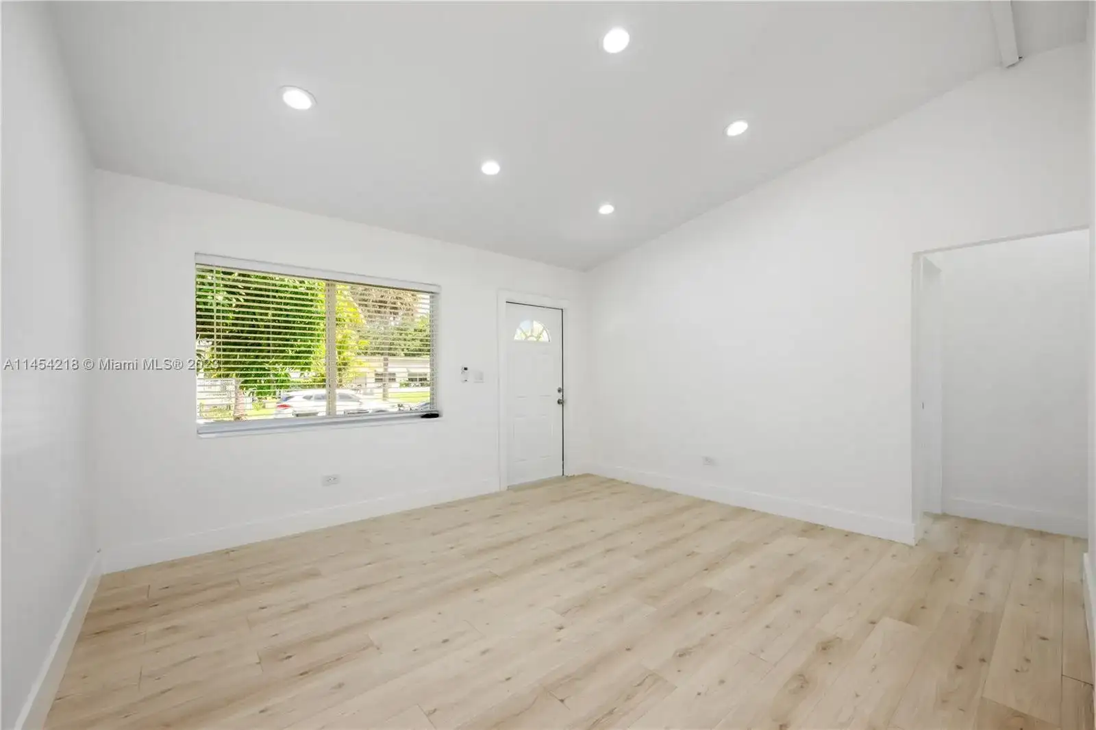 16204 NE 18th Ct # 16202, North Miami Beach FL 33162 photo 5