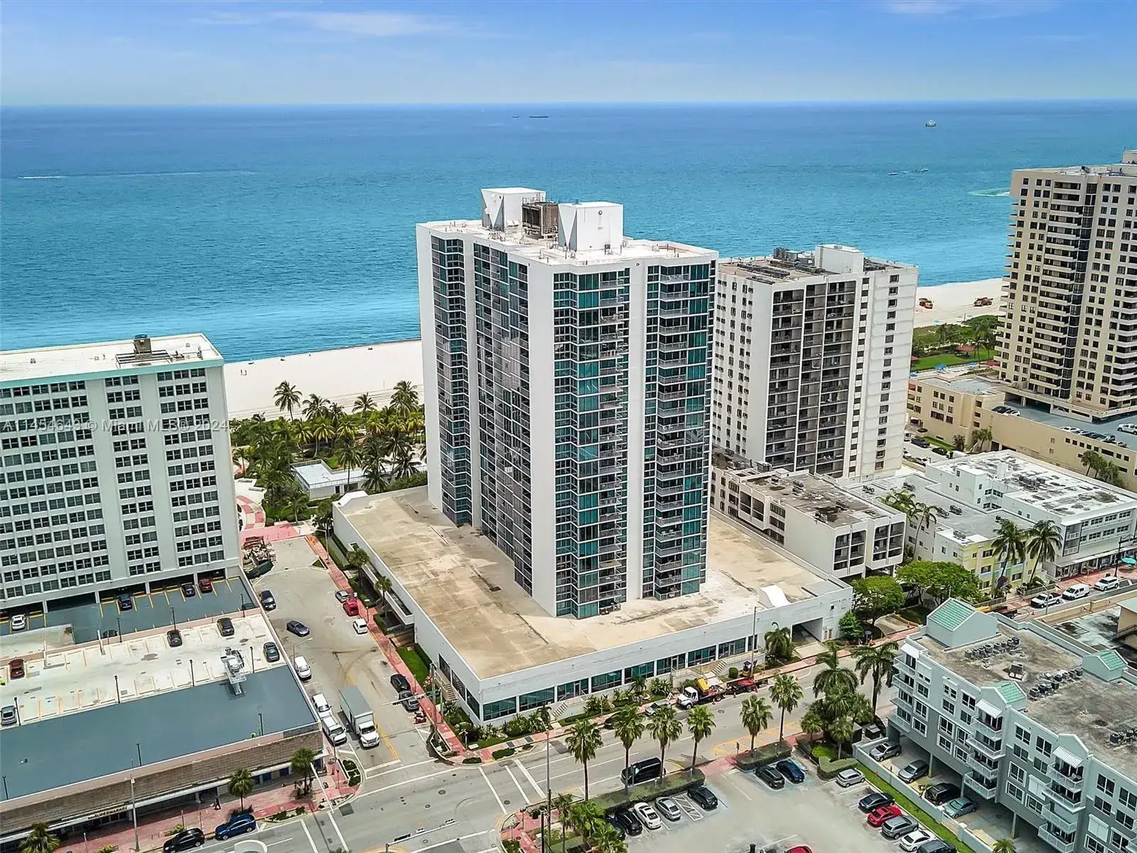 2 bedroom 2 bath Residential for sale at 2655 Collins Ave # 706, Miami Beach FL 33140