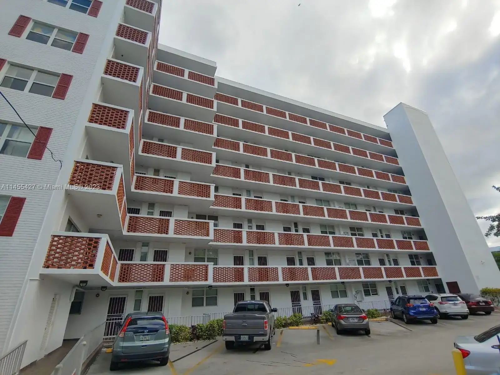 3660 NE 166th St # 511, North Miami Beach FL 33160 photo 2