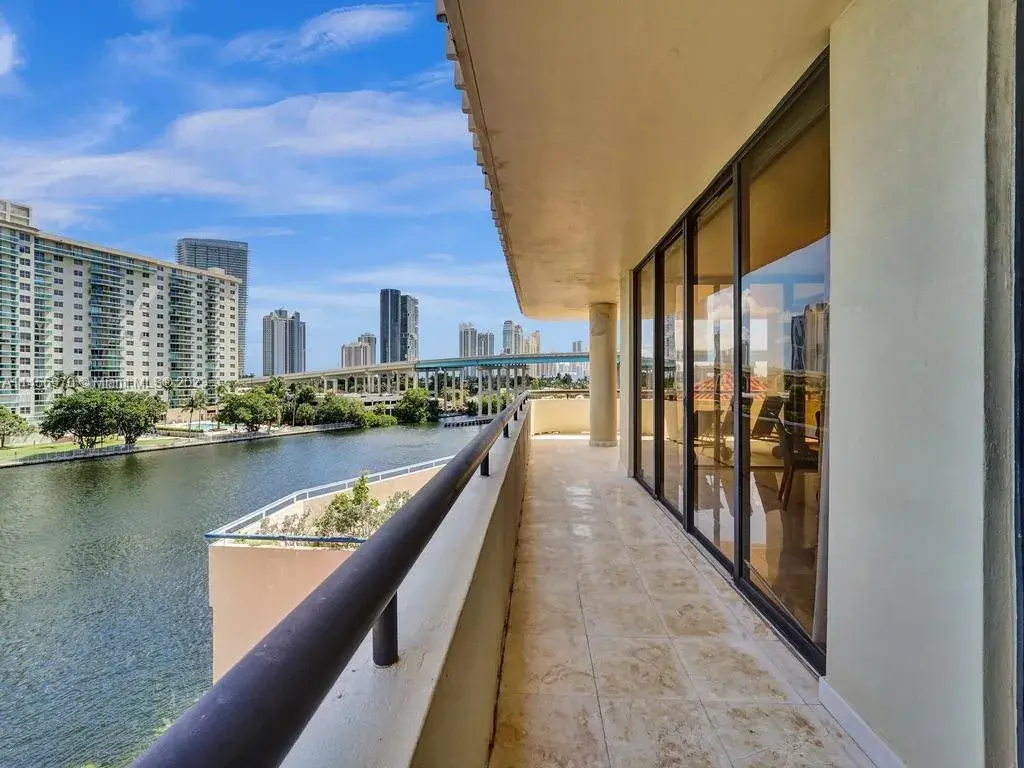 19355 Turnberry Way # 3J, Aventura FL 33180