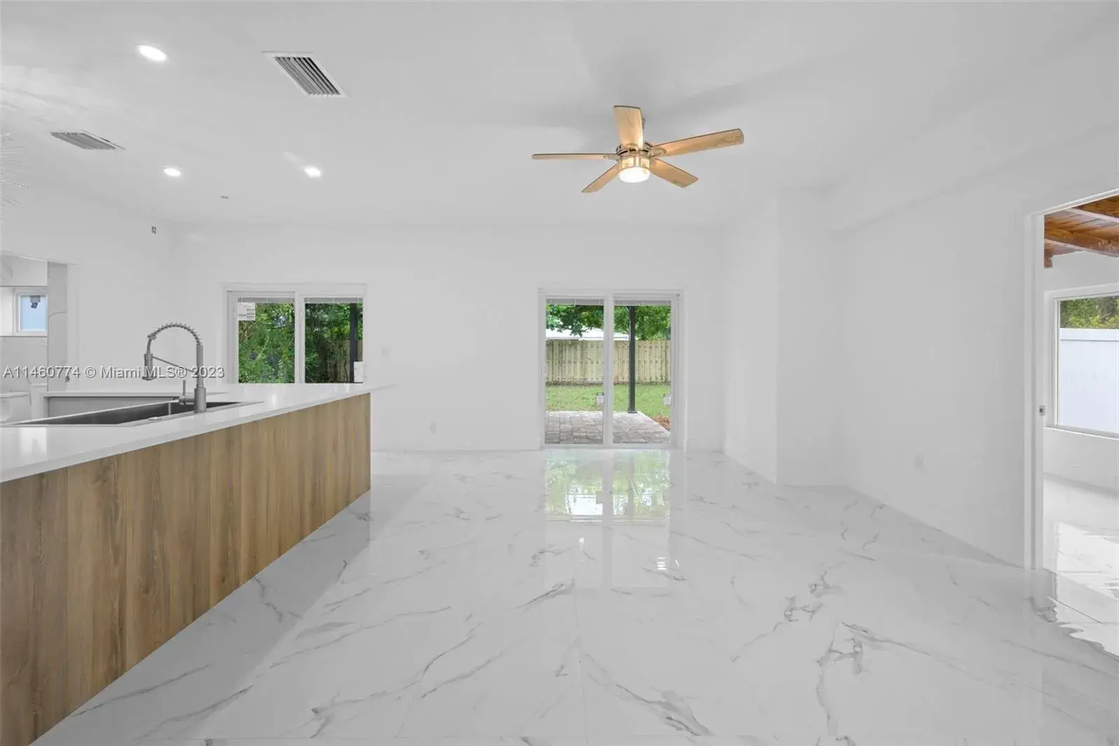 925 NE 4th St, Hallandale Beach FL 33009