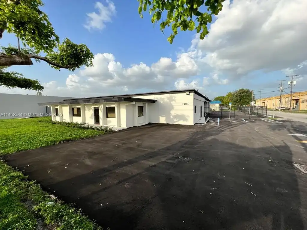 4301 NW 72nd Ave, Miami FL 33166