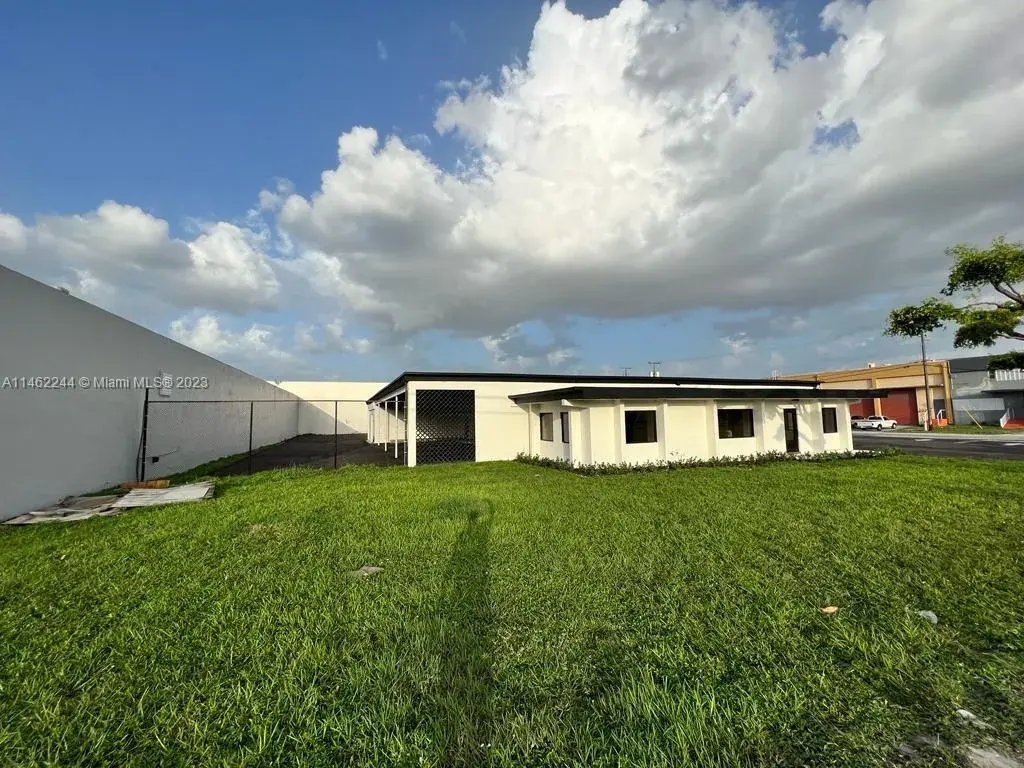4301 NW 72nd Ave, Miami FL 33166