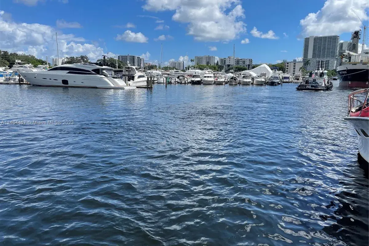 2011 NW 14th St, Miami FL 33125