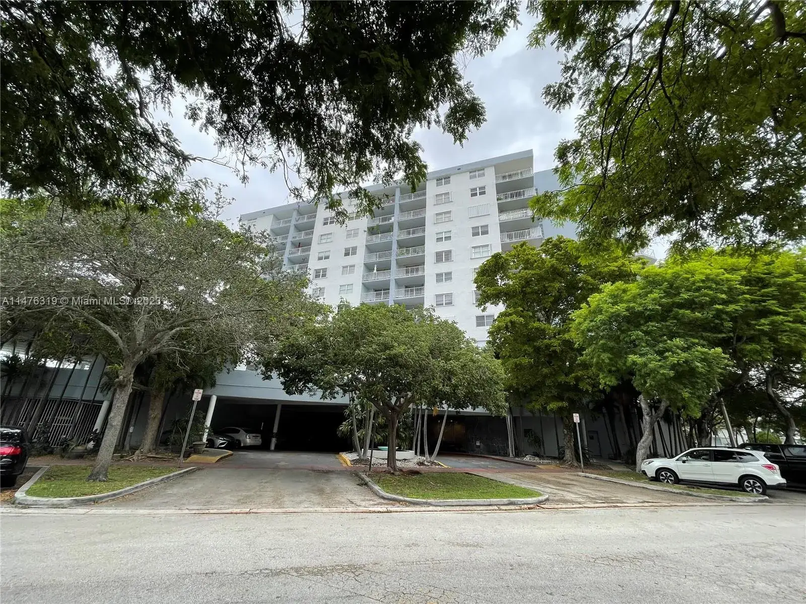 1 bedroom 1 bath Residential for sale at 6900 Bay Dr # 7G, Miami Beach FL 33141