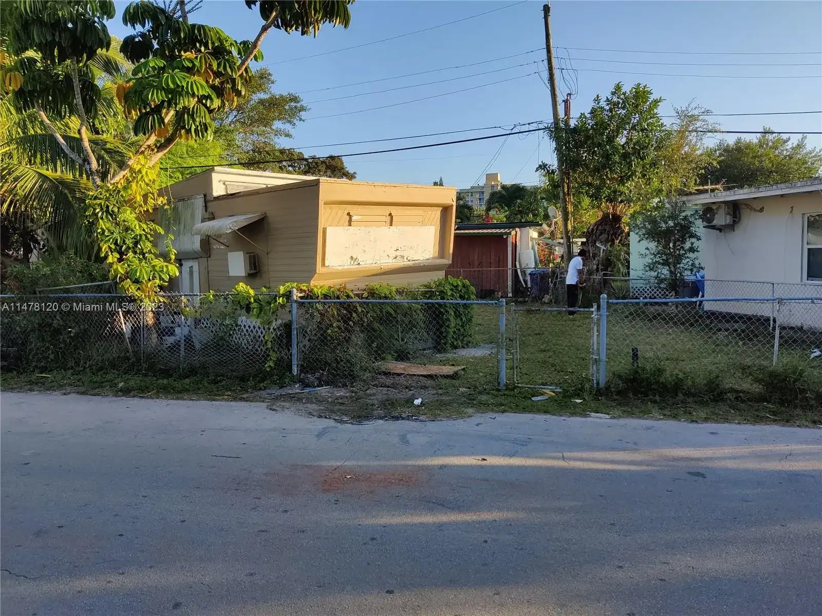 2234 NE 137 ST, North Miami Beach FL 33181-1840 photo 4