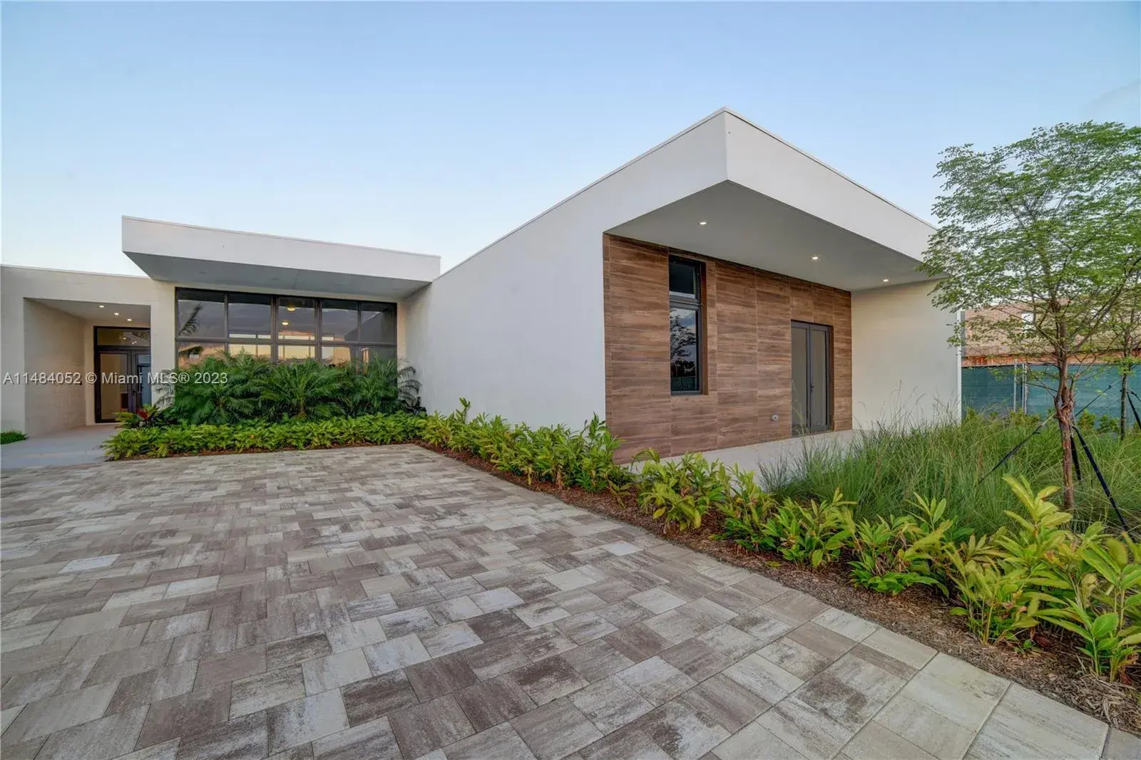 16539 N Botaniko Dr N, Weston FL 33326