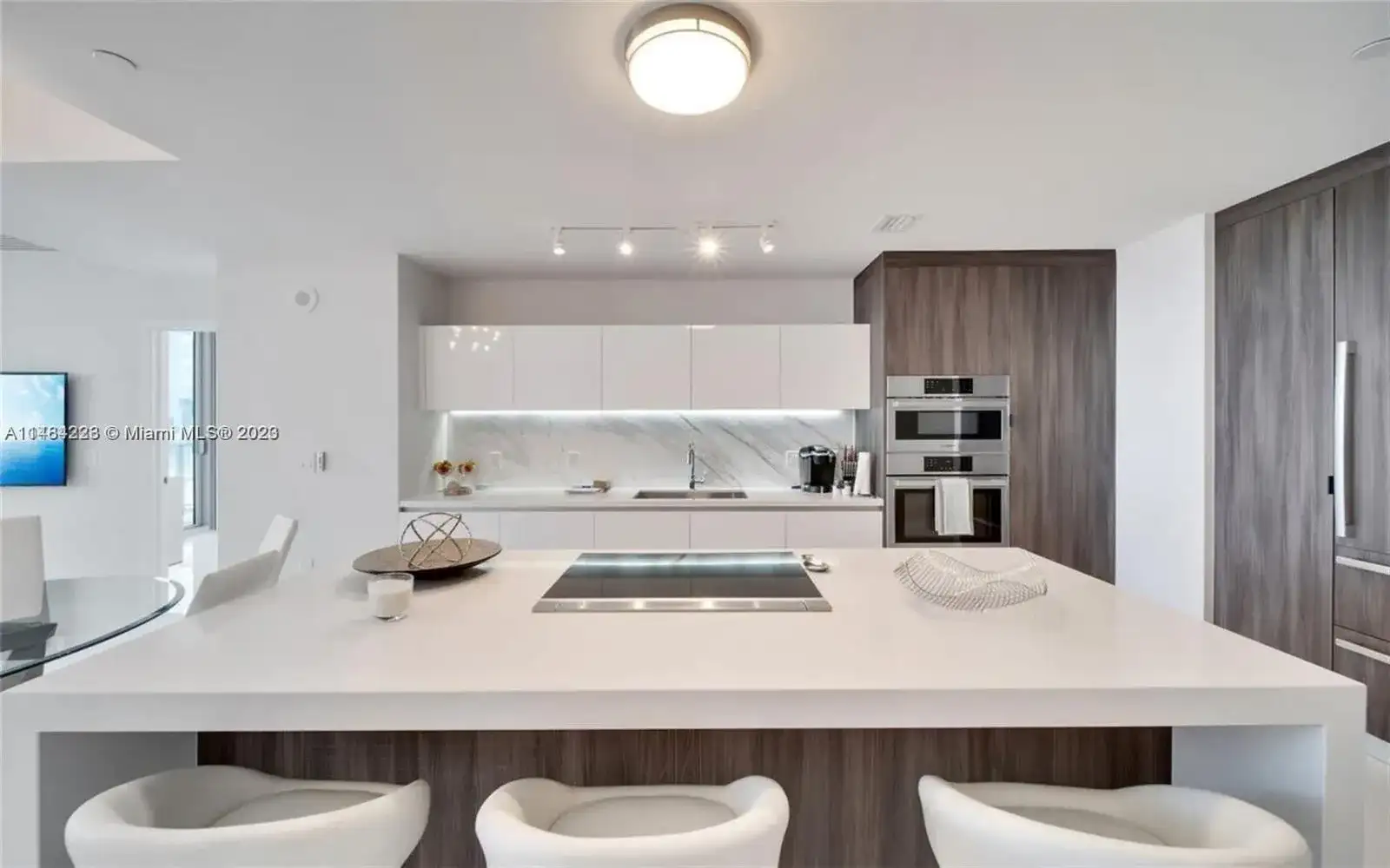 851 NE 1st Ave # 2601, Miami FL 33132 photo 2
