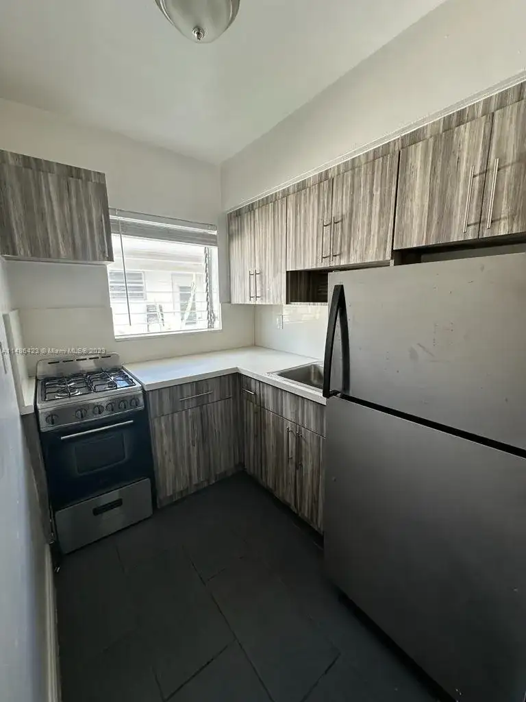1035 9th St # 16, Miami Beach FL 33139 photo 2