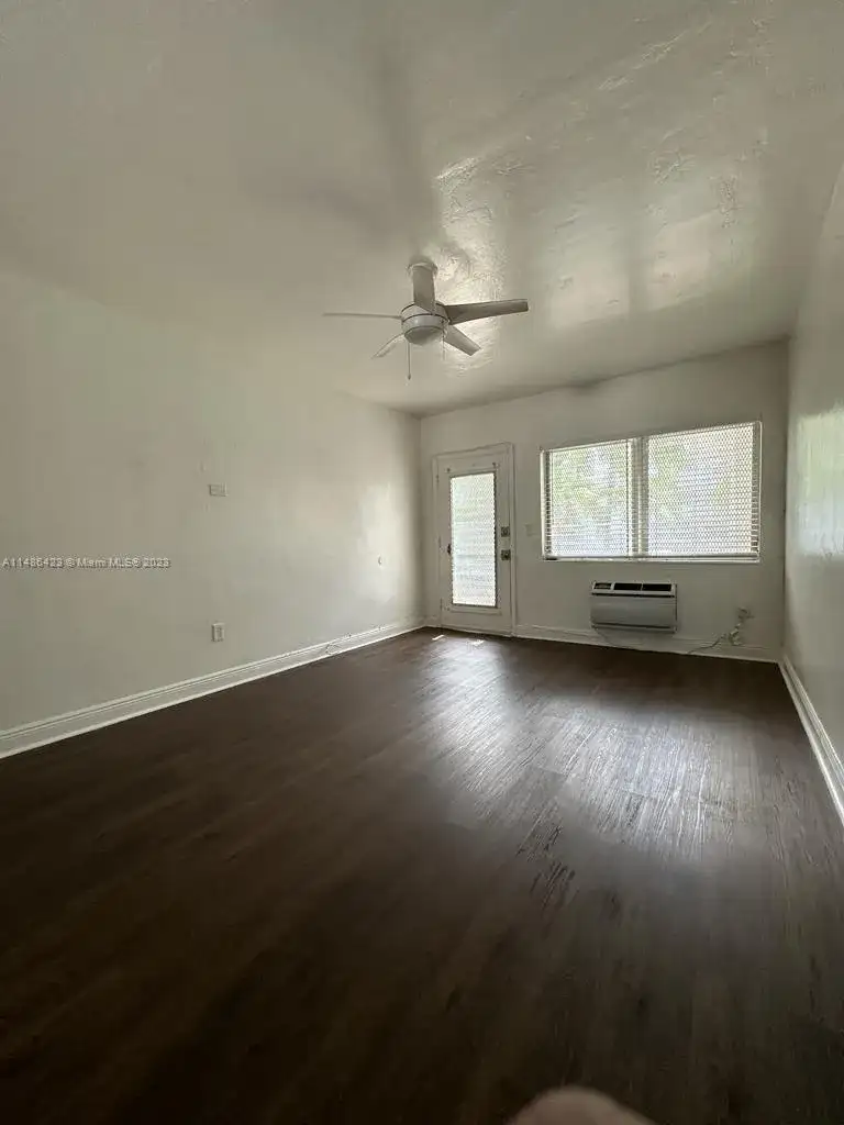 1035 9th St # 16, Miami Beach FL 33139 photo 4