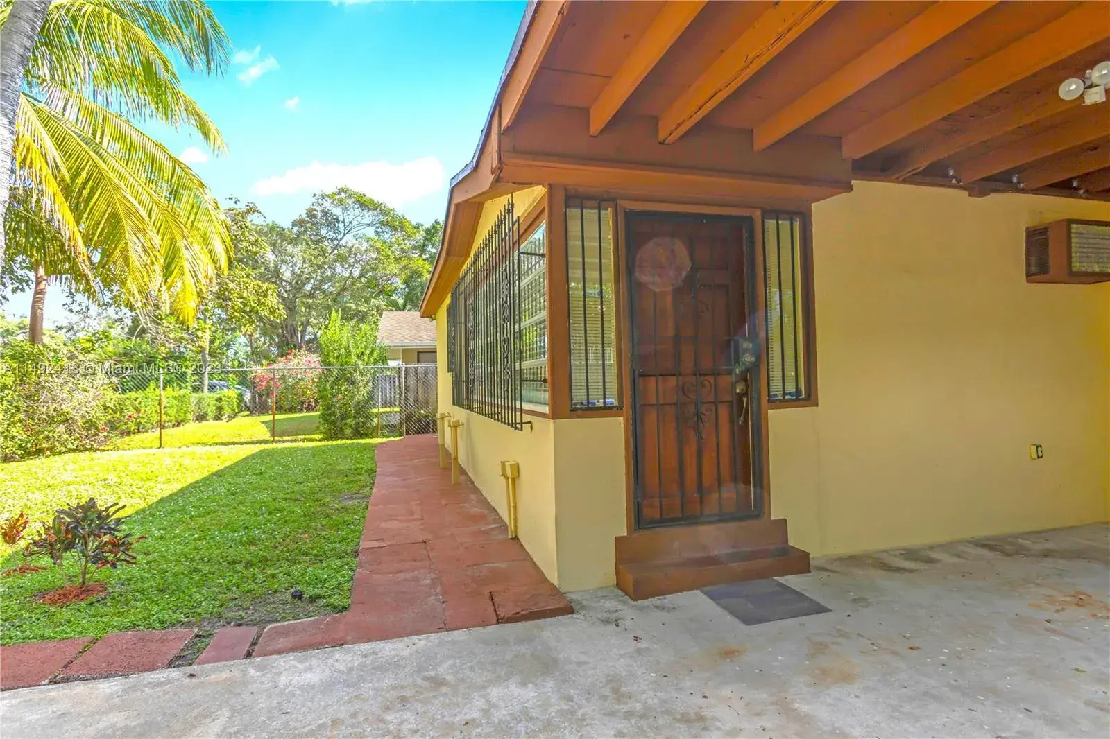 220 SW 11th St, Fort Lauderdale FL 33315