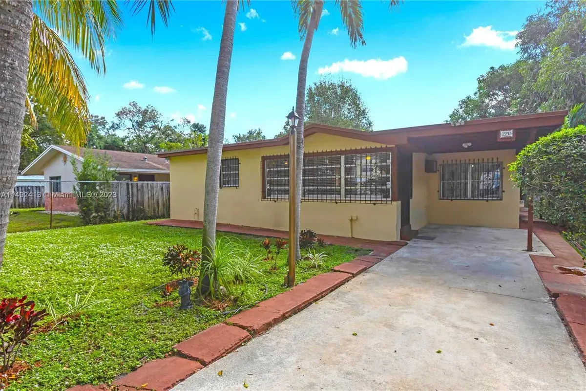 220 SW 11th St, Fort Lauderdale FL 33315