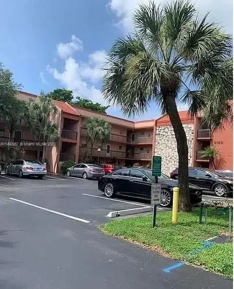 3160 Holiday Springs Blvd # 104, Margate FL 33063