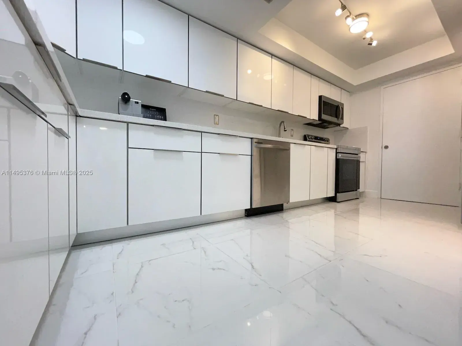 18041 Biscayne Boulv # 502, Aventura FL 33160