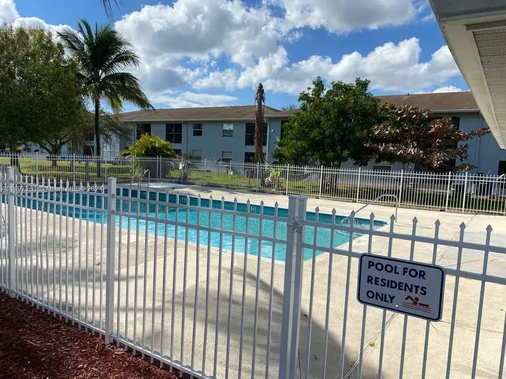 617 Ixoria Ave # 29, Fort Pierce FL 34982 photo 3