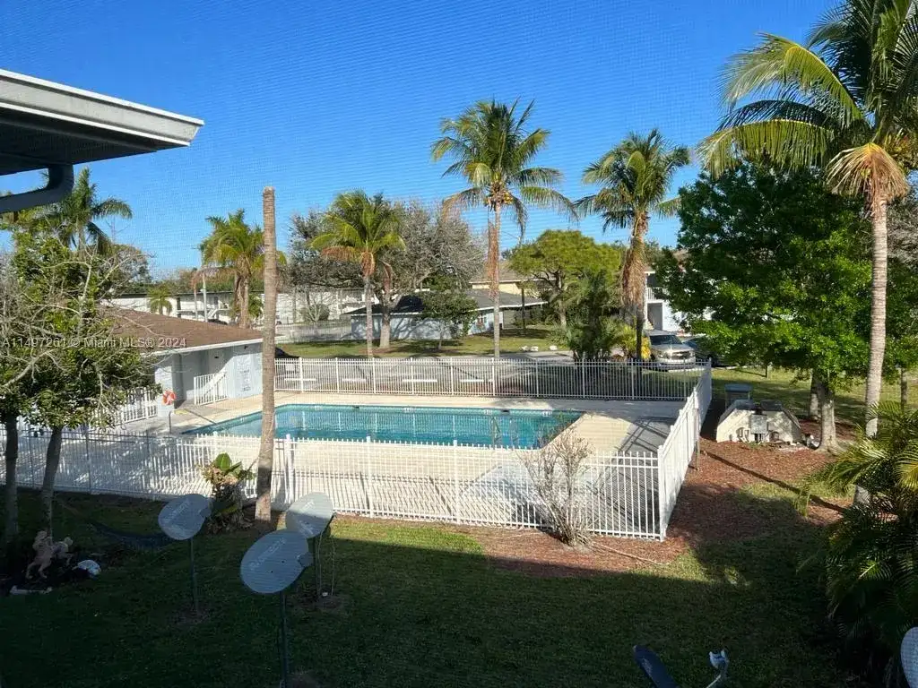 617 Ixoria Ave # 29, Fort Pierce FL 34982 photo 4