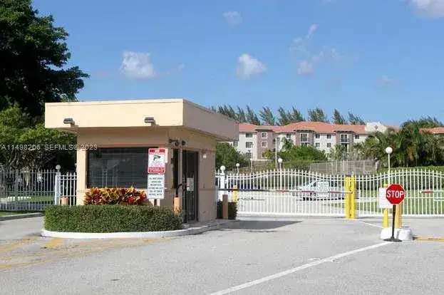 480 Executive Center Dr # 4L, West Palm Beach FL 33401
