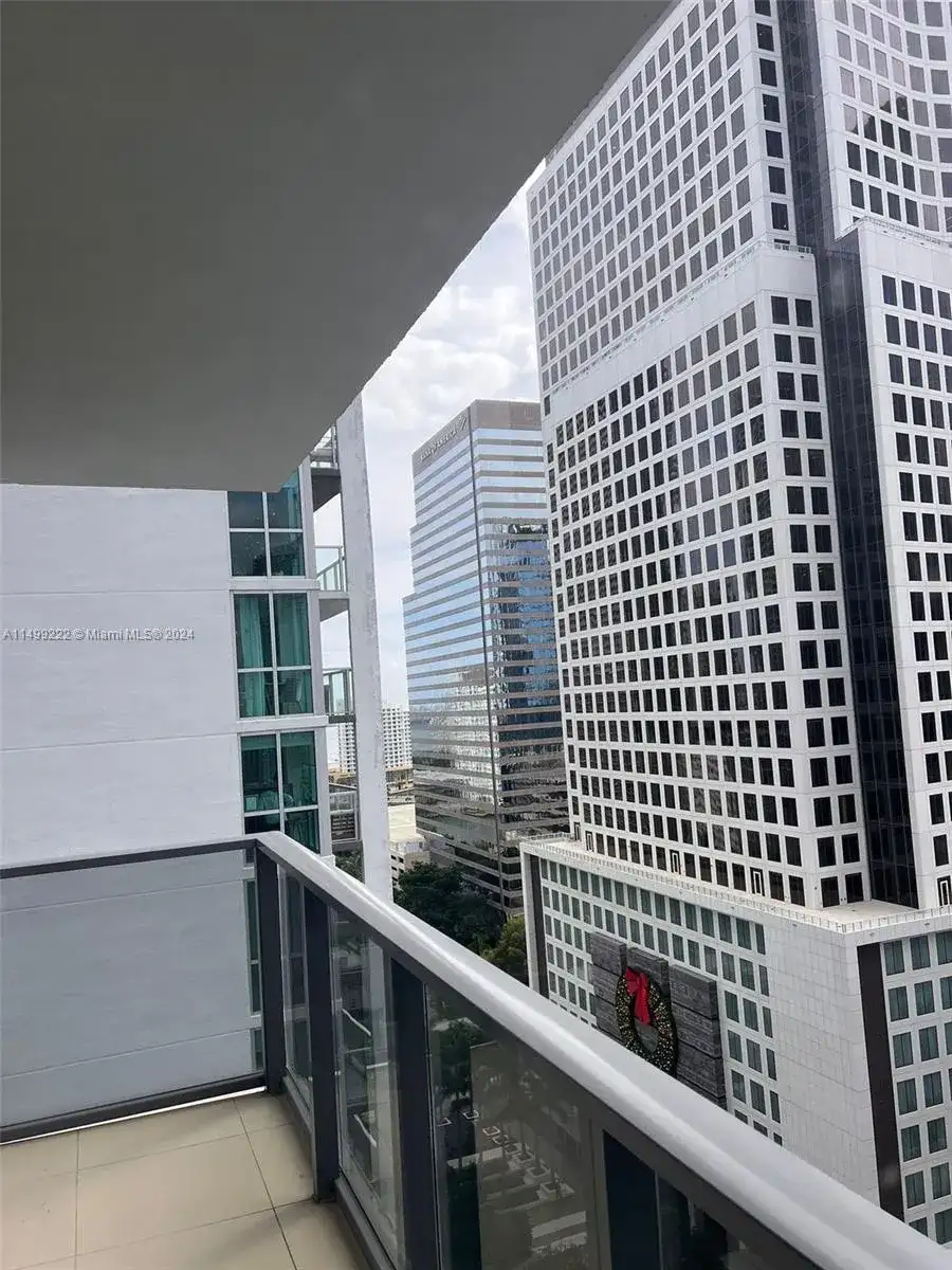 31 SE 6th St # 2407, Miami FL 33131 photo 5