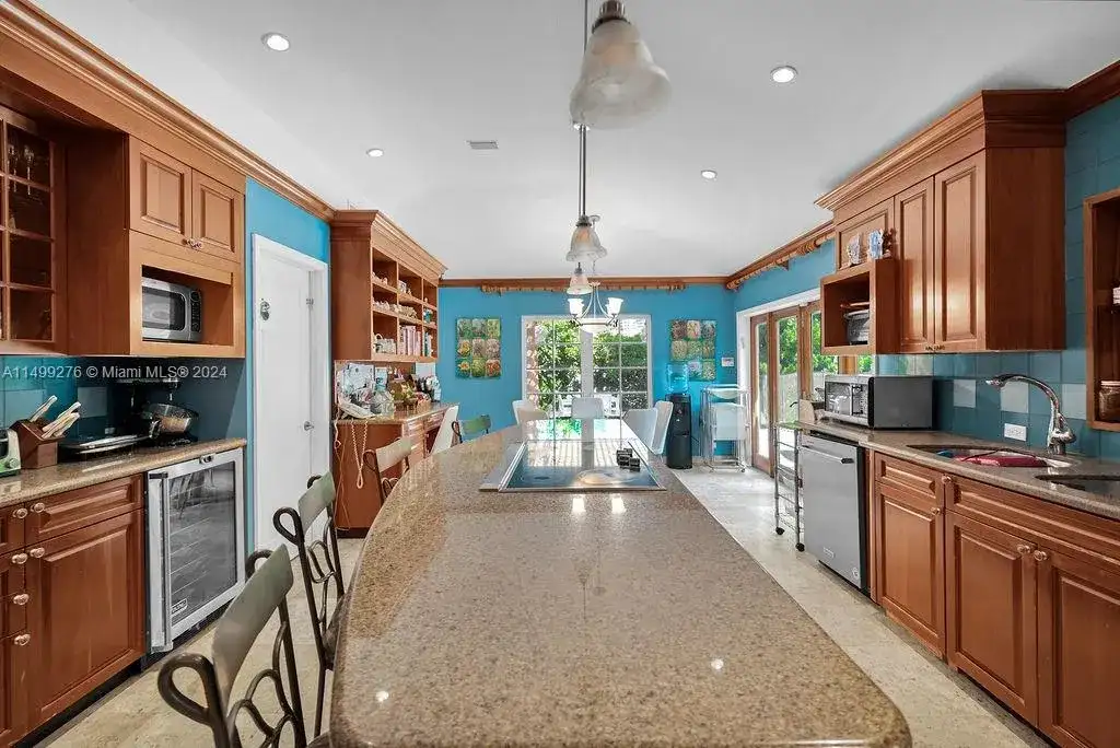 61 Camden Ct, Bal Harbour FL 33154 photo 4
