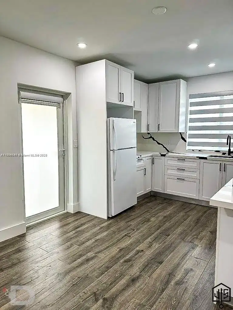 2100 SW 100th Ave # 1, Miami FL 33165 photo 4