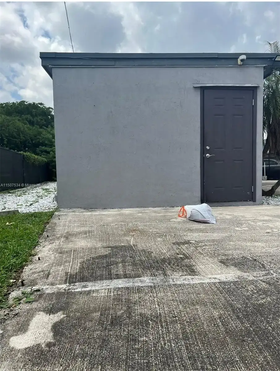 745 Parkway Pkwy, Homestead FL 33030 photo 2