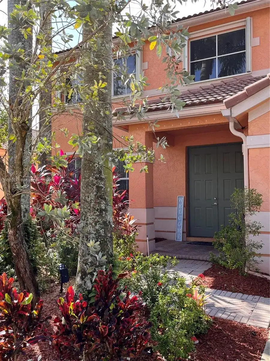 940 Tulip Cir, Weston FL 33327 photo 2
