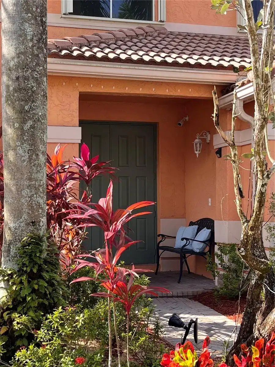 940 Tulip Cir, Weston FL 33327 photo 3