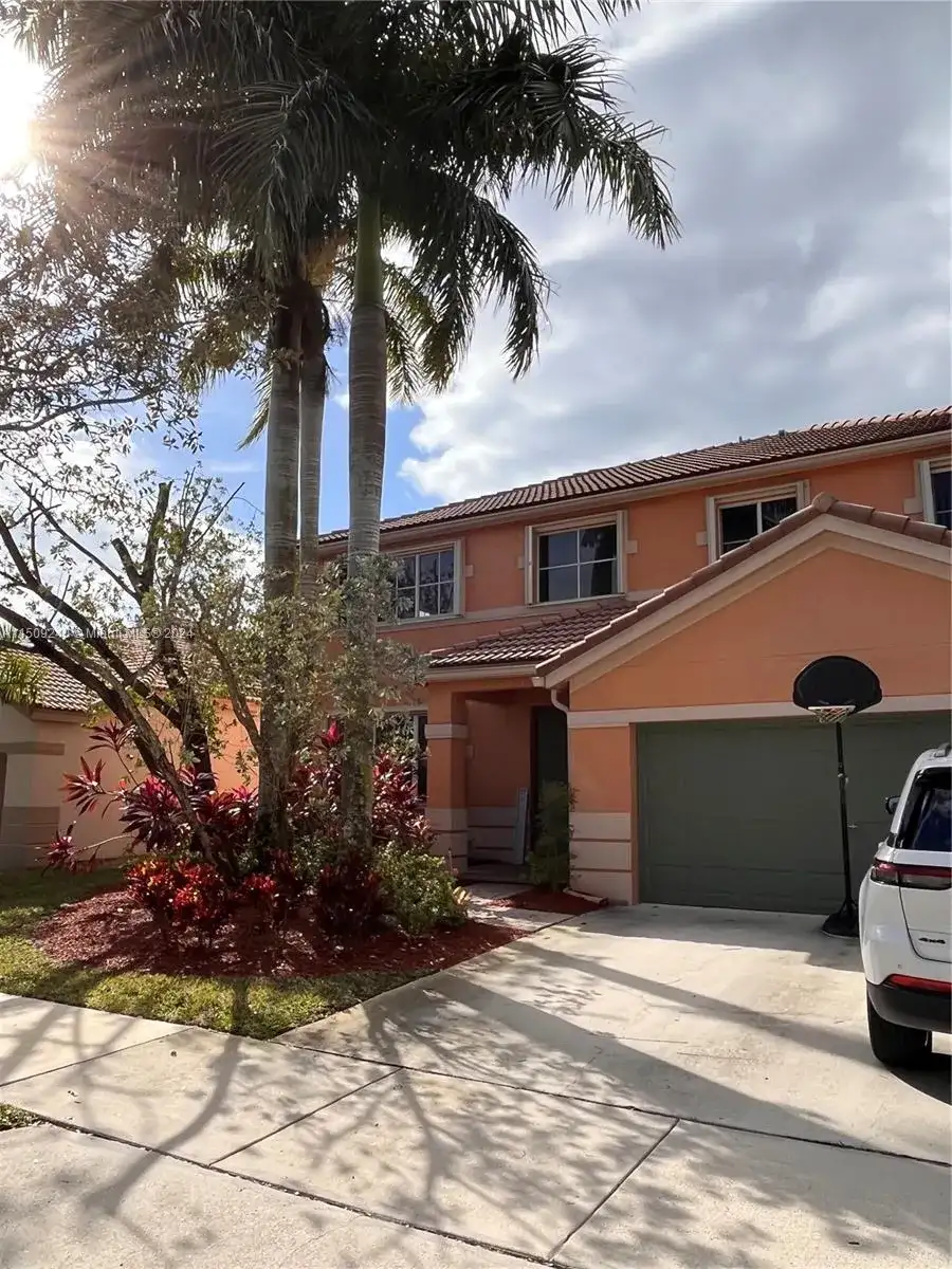 940 Tulip Cir, Weston FL 33327 photo 4