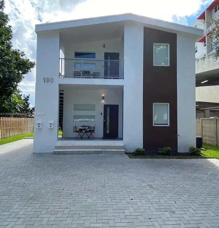 190 NW 57th St, Miami FL 33127