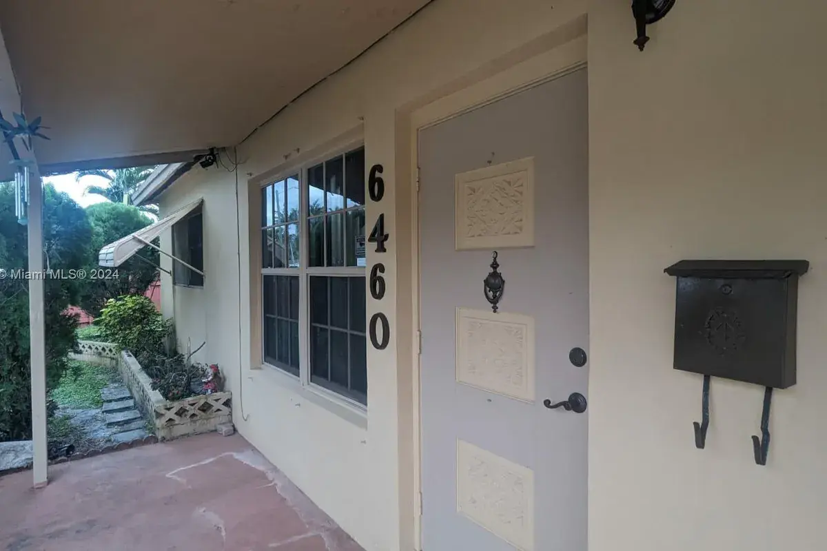 6460 Perry St, Hollywood FL 33024