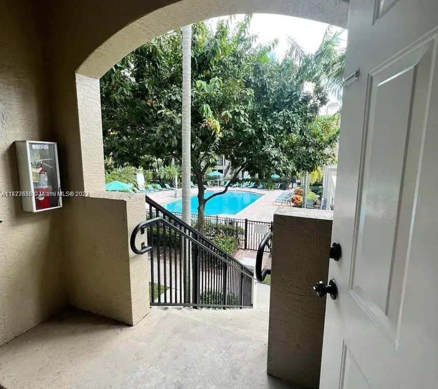 5940 W Sample Rd # 304, Coral Springs FL 33067