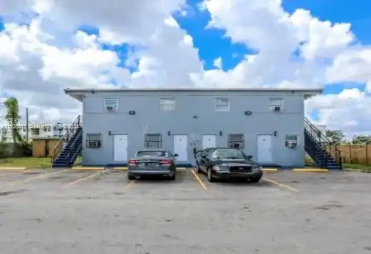 421 NW 12th St, Florida City FL 33034 photo 2