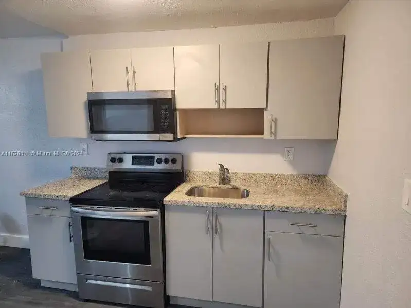 421 NW 12th St, Florida City FL 33034 photo 4