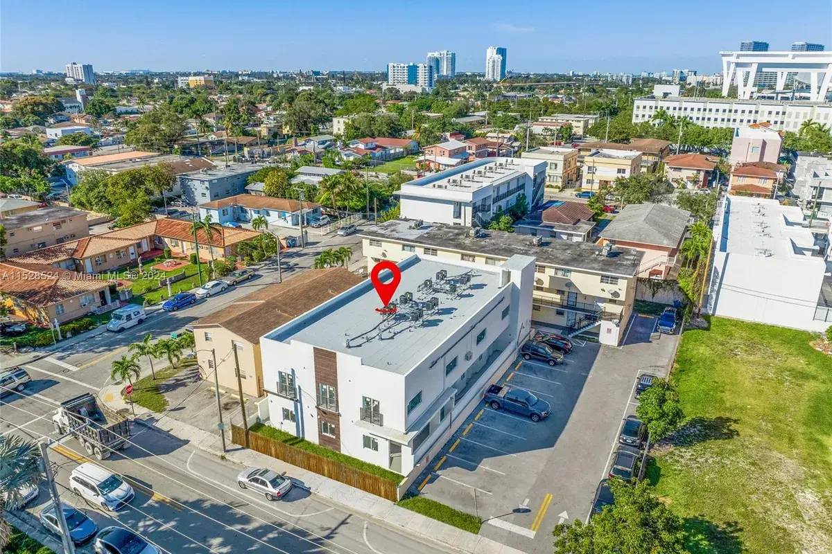 1567 NW 1st St, Miami FL 33125