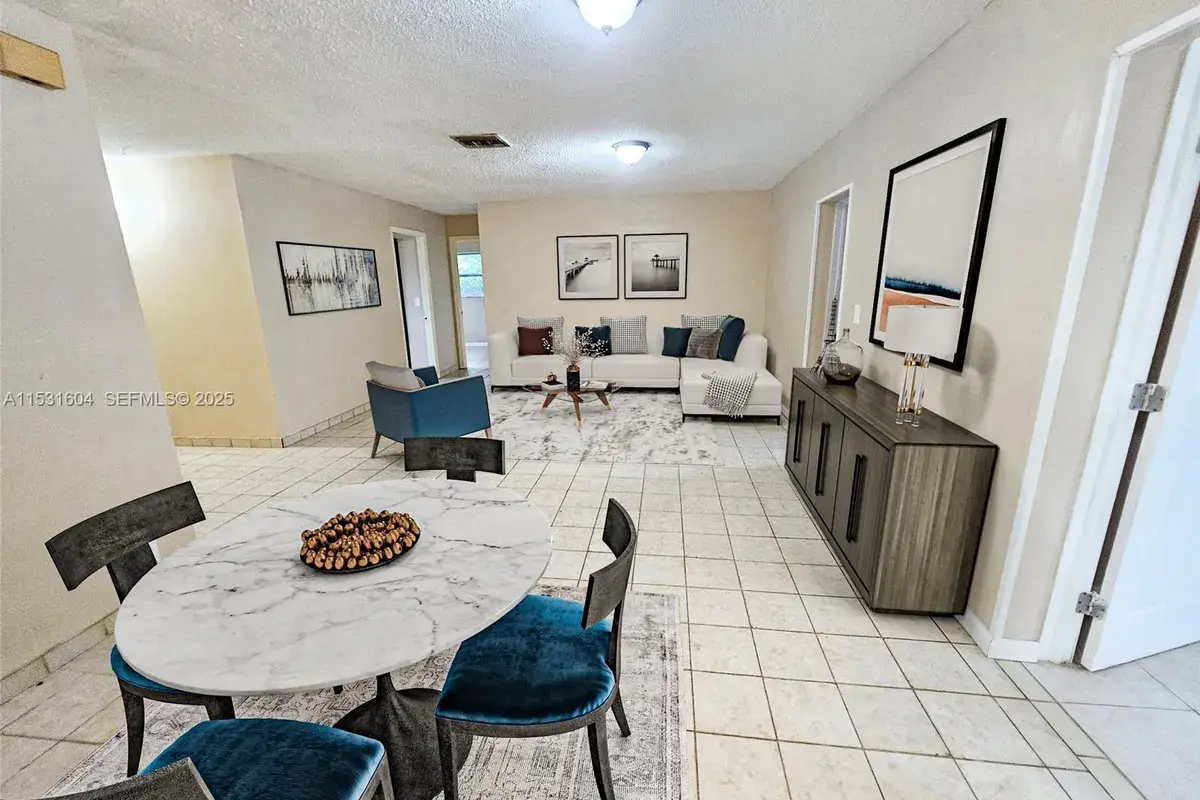 6990 SW 1st St, Margate FL 33068