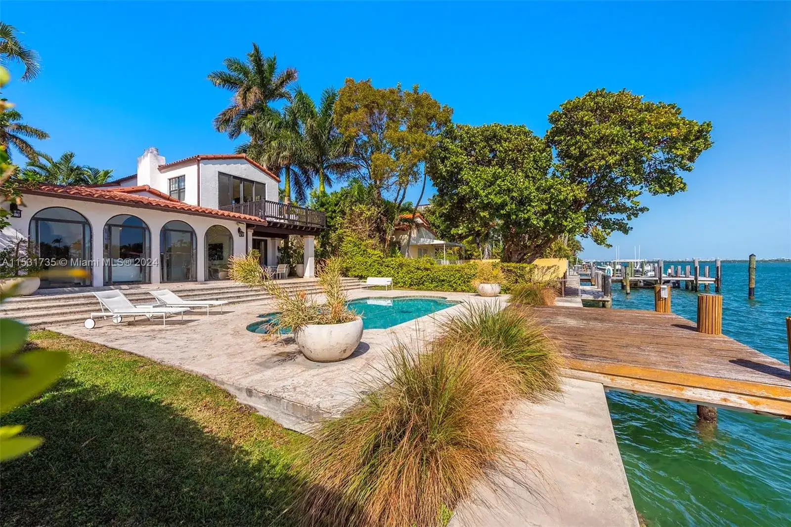 527 E Dilido Dr, Miami Beach FL 33139 photo 3