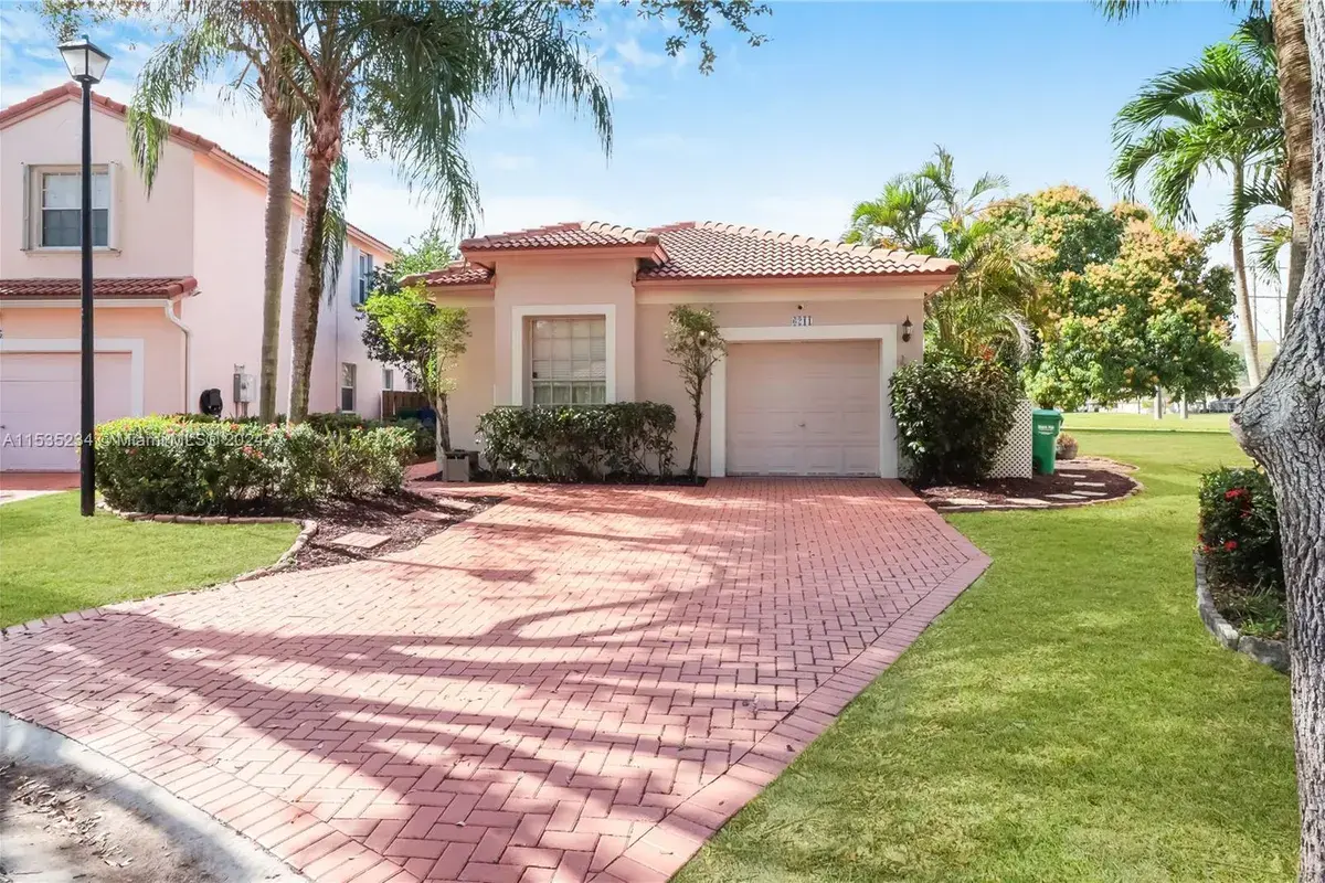 6211 NW 38th Dr, Coral Springs FL 33067